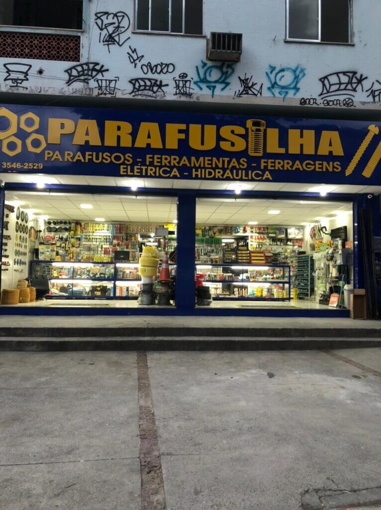 foto de dentro da loja da Parafusilha - Materiais de construção, parafusos e ferragens